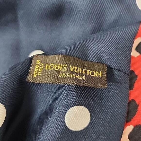 Authentic Louis Vuitton Animal Print Polka-dot Snood Infiniti Scarf - Picture 4 of 4
